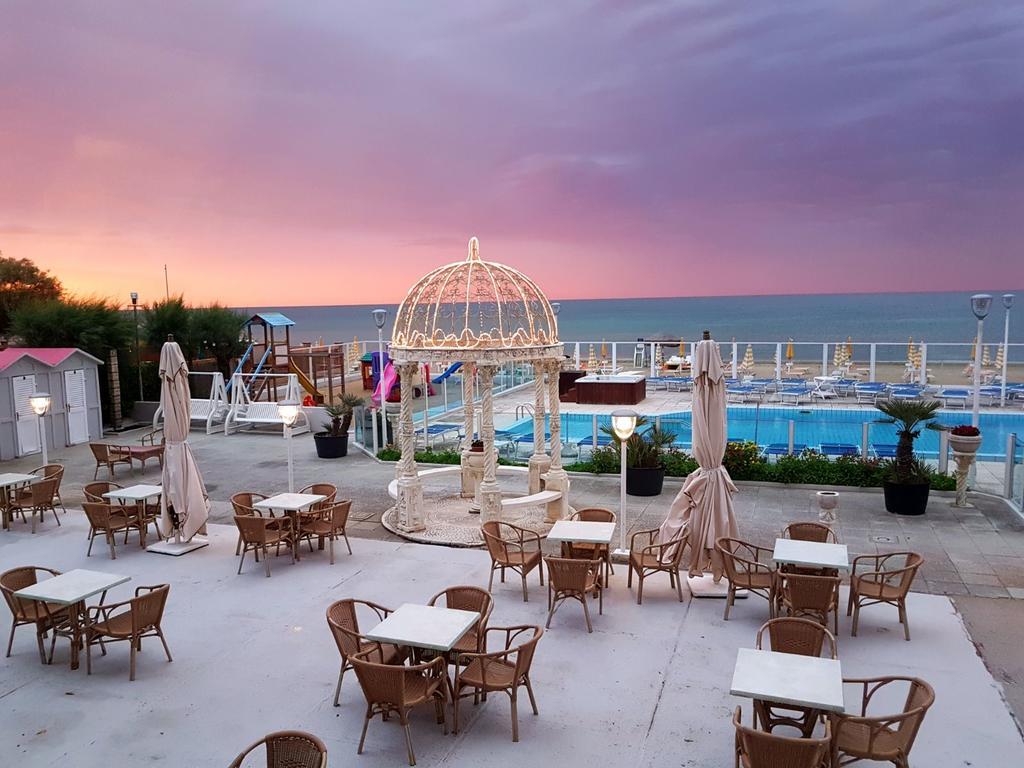 Hotel Casadei Фано Екстер'єр фото
