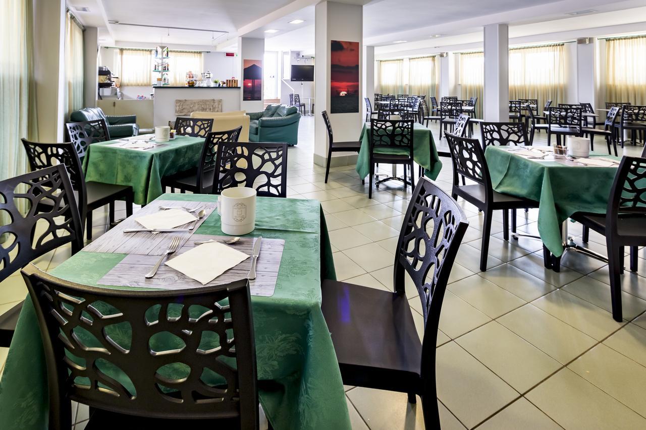 Hotel Casadei Фано Екстер'єр фото