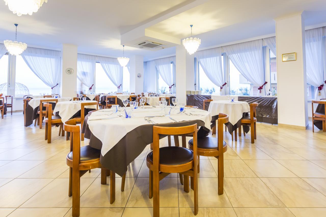 Hotel Casadei Фано Екстер'єр фото