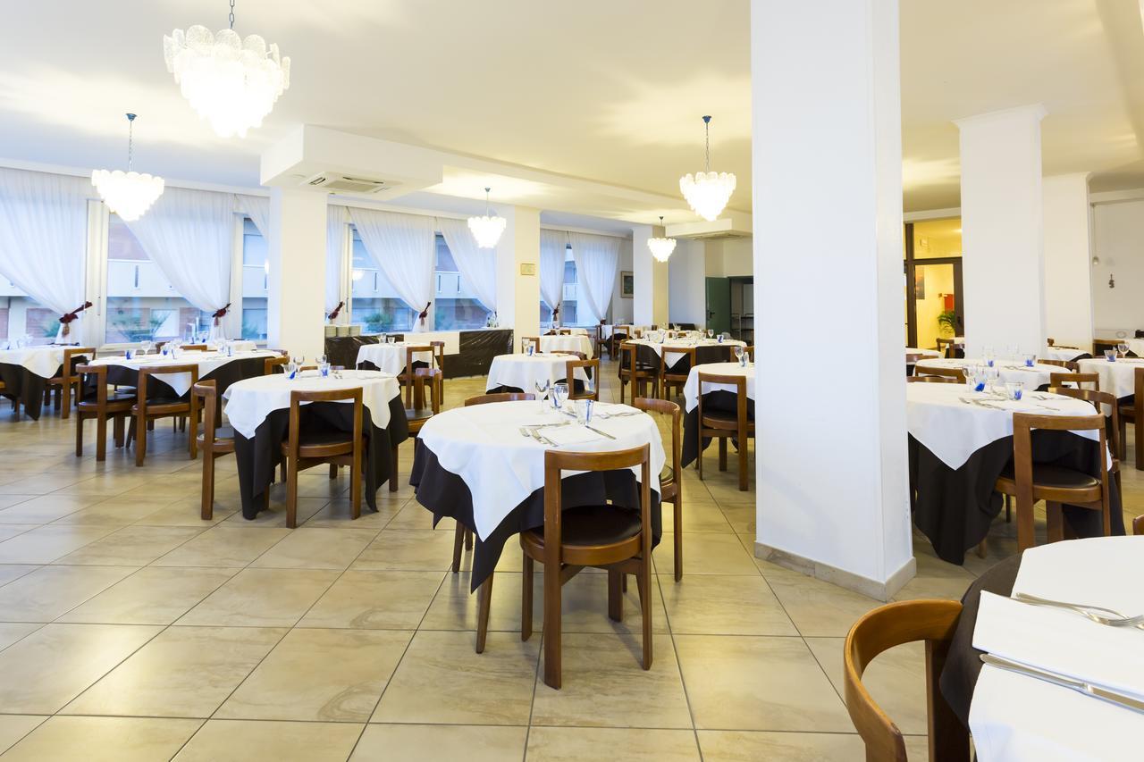 Hotel Casadei Фано Екстер'єр фото
