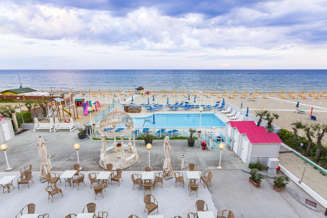 Hotel Casadei Фано Екстер'єр фото
